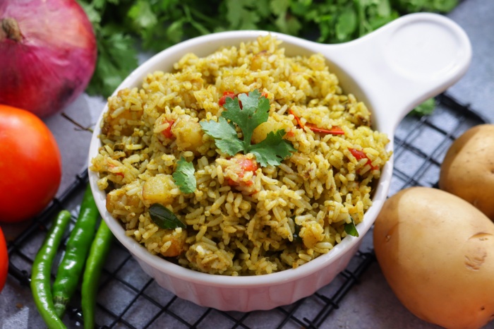 Aloo Rice | Easy Aloo rice with Leftover rice | Potato Rice